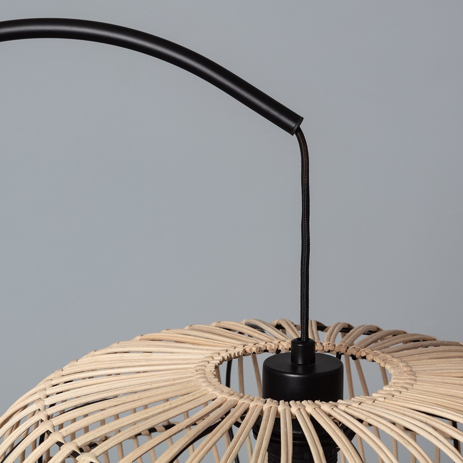 Helle Rattan-Stehlampe Claira mit natürlichem Design
